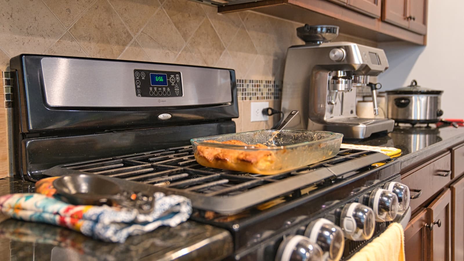 A gas range with a baking dish resting on the grates